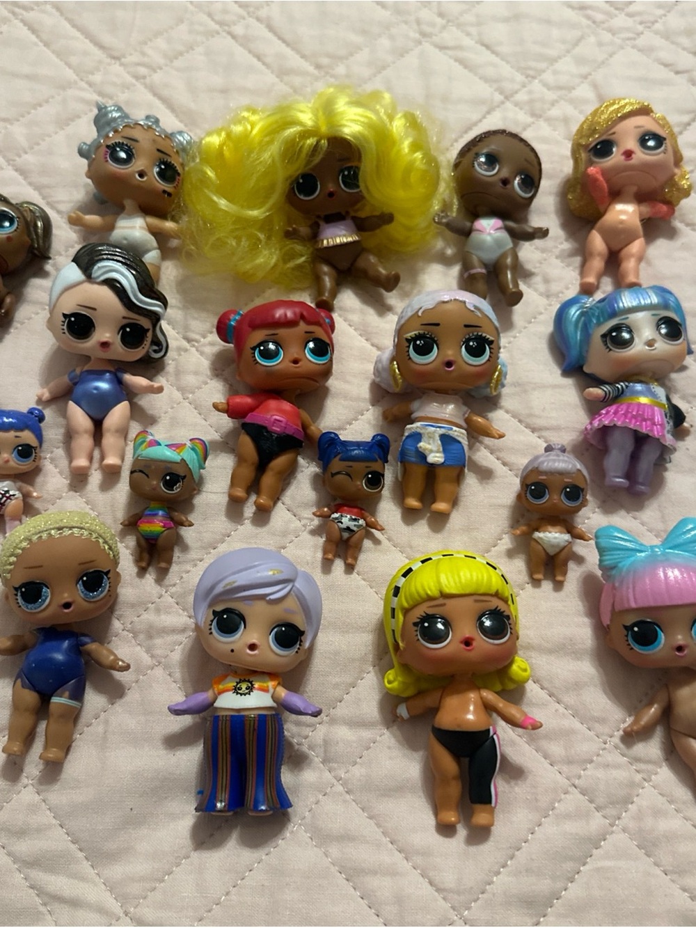 Lot of 17 LOL Dolls